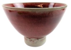EDDIE & MARGARET CURTIS - STUDIO POTTERY SMALL FOOTED BOWL IN SANG DE BOUEF GLAZE