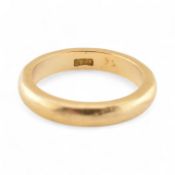 18CT GOLD BAND RING