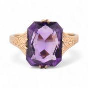 EARLY 2OTH CENTURY 9CT GOLD & AMETHYST RING