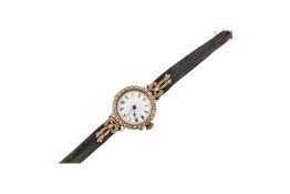 HALLMARKED 9CT GOLD & PEARL SET LADIES WRISTWATCH