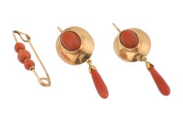 ITALIAN 18CT GOLD CORAL EARRINGS & BROOCH PIN