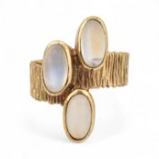 1970S HALLMARKED 9CT GOLD & MOONSTONE RING