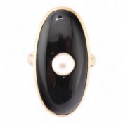 19TH CENTURY GOLD ONYX & PEARL MOURNING RING