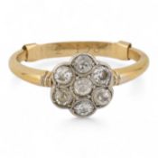 18CT GOLD & DIAMOND DAISY RING