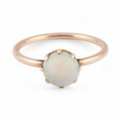 18CT GOLD & SINGLE CABOCHON OPAL RING