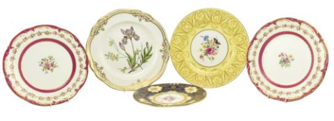 COLLECTION OF FIVE 20TH CENTURY GILT PORCELAIN CABINET PLATES