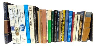 ANTIQUE COLLECTING INTEREST - CIRCA 28 BOOKS ON GLASS, CERAMICS & MORE