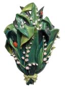 20TH CENTURY MEISSEN MANNER FOLIATE DECORATIVE CERAMIC WALL POCKET VASE