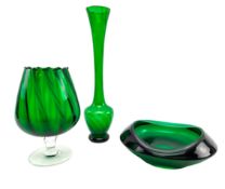 MIXED SELECTION OF VINTAGE GREEN GLASS HOMEWARES