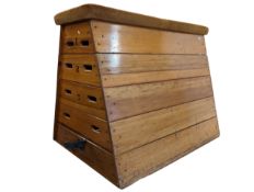 EARLY 20TH CENTURY SCHOOL VAULTING POMMEL HORSE