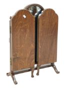 AN EARLY 20TH CENTURY WALNUT QUEEN ANNE STYLE TABLE TOP TRIPTYCH MIRROR