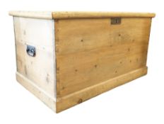 19TH CENTURY VICTORIAN PINE BLANKET BOX CHEST