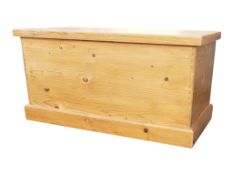 20TH CENTURY VICTORIAN STYLE PINE COUNTRY BLANKET BOX