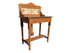 VICTORIAN 19TH CENTURY WALNUT & MARBLE WASHSTAND WITH TILE BACK
