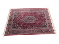 20TH CENTURY PERSIAN HAMADAN WOOLLEN FLOOR RUG