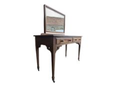 VICTORIAN 19TH CENTURY MAHOGANY DRESSING TABLE