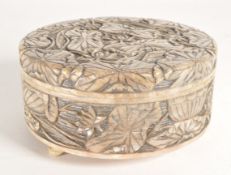 EARLY 20TH CENTURY CHINESE POT & MOTHER OF PEARL COUNTERS