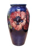 MOORCROFT - 20TH CENTURY ANEMONE PATTERNED CERAMIC POTTERY VASE