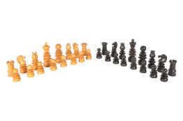 EARLY 20TH CENTURY OLD ENGLISH PATTERN CHESS SET
