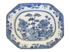 18TH CENTURY CHINESE QIANLONG PERIOD BLUE AND WHITE OCTAGONAL PLATE/MEAT PLATTER