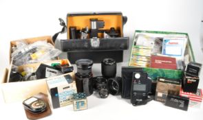 COLLECTION OF VINTAGE CAMERA EQUIPMENT