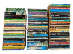 SCIFI PULP FICTION. COLLECTION OF READ PAPERBACK SCIENCE FICTION BOOKS INCL. HEINLEIN & ALDISS