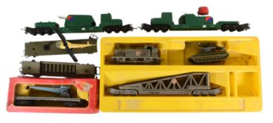 MODEL RAILWAY - TRI-ANG BATTLE SPACE & NATO MODELS