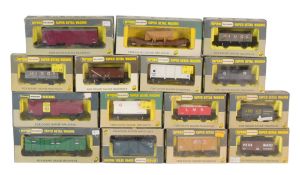 MODEL RAILWAY - COLLECTION OF OO GAUGE ROLLING STOCK WAGONS