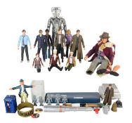 DR WHO - COLLECTION OF VINTAGE FIGURES & MEMORABILIA