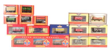 MODEL RAILWAY - HORNBY & OXFORD RAIL, OO GAUGE ROLLING STOCK TRACKSIDE