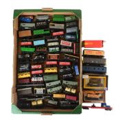 MODEL RAILWAY - ASSORTED OO GAUGE ROLLING STOCK