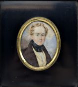 ENGLISH EARLY 19TH CENTURY IVORY MINIATURE PORTRAIT OF A GENTLEMAN