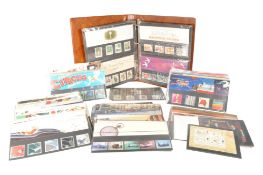 LARGE COLLECTION OF LATE 20TH / 21ST CENTURY PRESENTATION PACKS