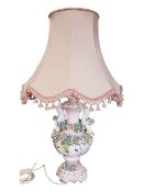 20TH CENTURY ITALIAN PORCELAIN SITZENDORF MANNER TABLE LAMP