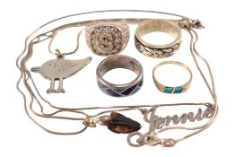 ASSORTMENT OF SILVER JEWELLERY