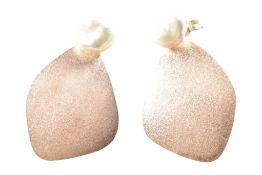 925 SILVER & PEARL DAY & NIGHT EARRINGS.