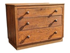 EARLY 20TH CENTURY TIGER OAK ARTS & CRAFTS CHEST OF DRAWERS