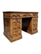 19TH CENTURY VICTORIAN OAK PEDESTAL WRITING DESK