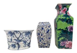 THREE 20TH CENTURY CHINESE PORCELAIN CENTERPIECES