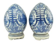 PAIR OF 20TH CENTURY CHINESE BLUE & WHITE PORCELAIN EGGS ON STAND