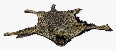 OF NATURAL HISTORY INTEREST - EARLY 20TH CENTURY AFRICAN LEOPARD SKIN TAXIDERMY RUG