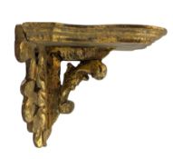 18TH CENTURY ITALIAN STYLE CARVED AND GILT BRACKET / SCONCE