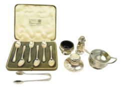 CASED GEORGE V HALLMARKED SILVER SPOONS & CRUET PIECES FOR MAPPIN & WEBB