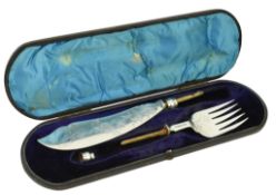CASED VICTORIAN HALLMARKED SILVER ENGRAVED FISH SERVING SET