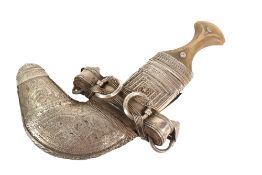 EARLY 20TH CENTURY MIDDLE EASTERN JAMBIYA DAGGER