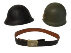 COLLECTION OF ASSORTED MILITARIA