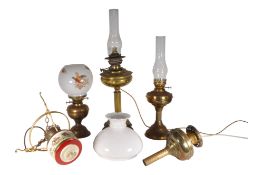 COLLECTION OF VICTORIAN 19TH CENTURY TABLE OIL LAMPS