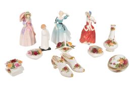 ROYAL DOULTON / ROYAL ALBERT - COLLECTION OF PORCELAIN LADIES & OLD COUNTRY ROSES PIECES