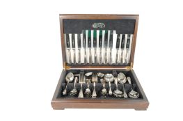 ELKINGTON - VINTAGE 20TH CENTURY SILVER PLATED CANTEEN OF CUTLERY