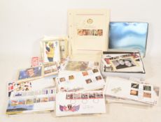 LARGE COLLECTION OF BRITISH & FOREIGN POSTAGE STAMPS